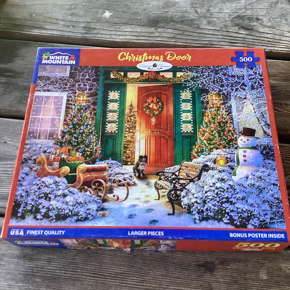 White Mountain Christmas Door Puzzle - 500 pieces